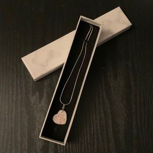 Paw Print 🐾 Heart Necklace, new never worn